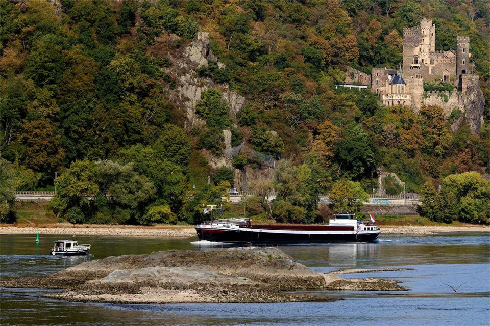 Die Pegelstände im Wasser sind stark gesunken. Vielerorts wurden historische Tiefstände gemessen.Thomas Frey/dpa