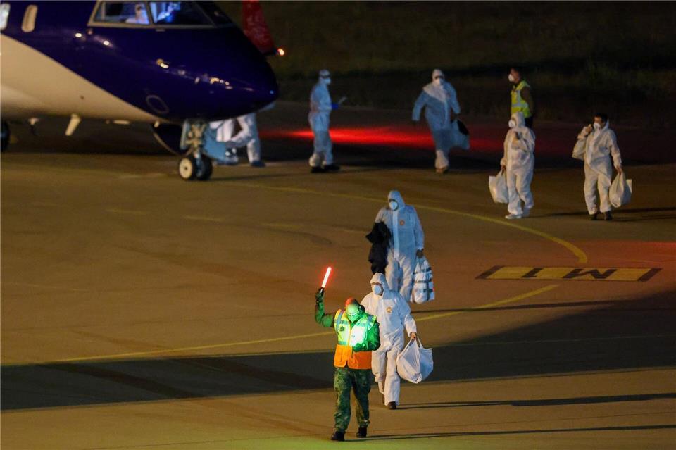 Die Person aus dem Großraum Berlin befindet sich in häuslicher Quarantäne. Christoph Reichwein/dpa