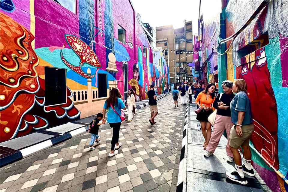 Die Petaling Street verbindet traditionelles Markttreiben mit moderner Street-Art und ist ein beliebter Instagram-Hotspot in Kuala Lumpur.Genevieve Tan Shu Thung/dpa-tmn