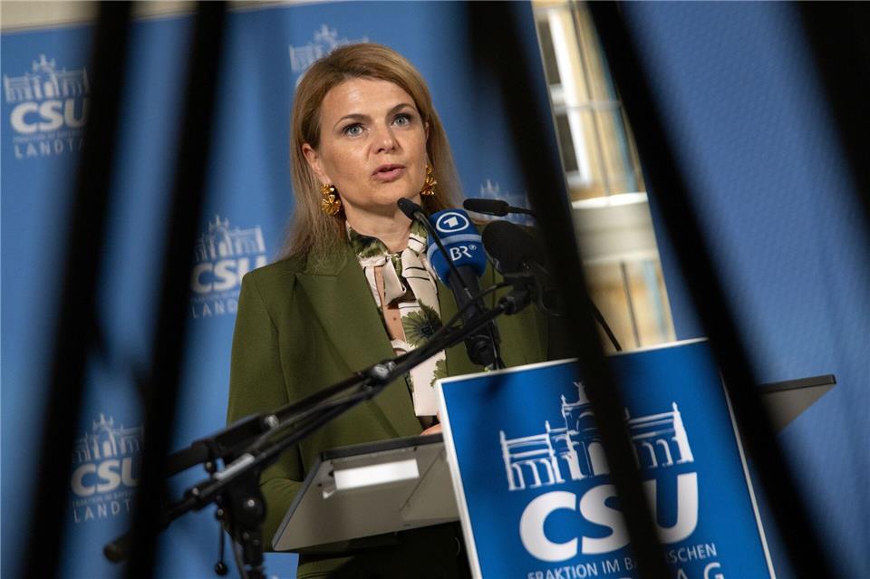 Die Pflegebevollmächtigte Katrin Staffler meint, „mit Klein-Klein“ komme man angesichts der Pflege-Herausforderungen nicht weiter. (Archivbild)Pia Bayer/dpa