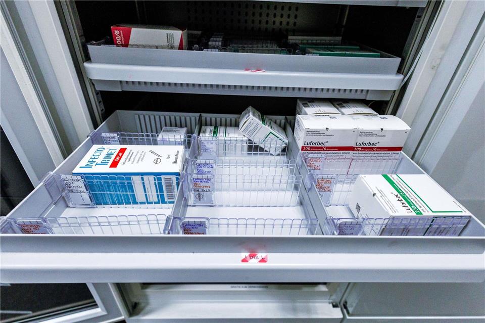 Die Pharmabranche in Deutschland wächst, doch es kommt immer wieder zu Arzneiengpässen (Archivbild)Carsten Koall/dpa