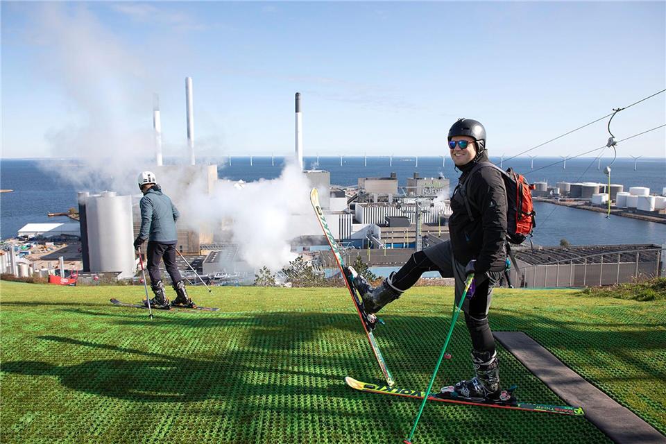 Die Piste runter zu jeder Jahreszeit: Das ist am „Copenhill“ auf grünen Matten möglich. VisitCopenhagen/dpa-tmn