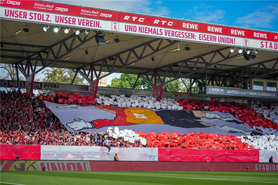Die Pläne für den Stadionausbau bei Union Berlin müssen angepasst werden. Soeren Stache/dpa