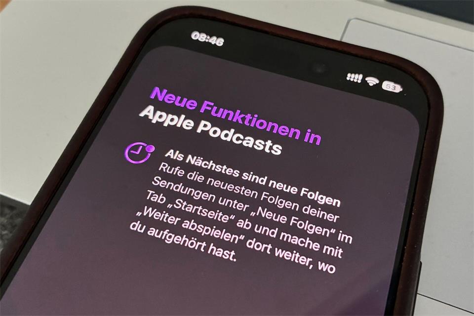 Die Podcast-App wird übersichtlicher: Neue und angefangene Episoden abonnierter Podcasts werden einzeln aufgelistet.Till Simon Nagel/dpa-tmn