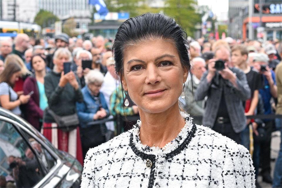 Die Politikerin Sahra Wagenknecht (BSW) kommt zu einer Wahlkampfveranstaltung des BSW auf dem Alexanderplatz.Jens Kalaene/dpa