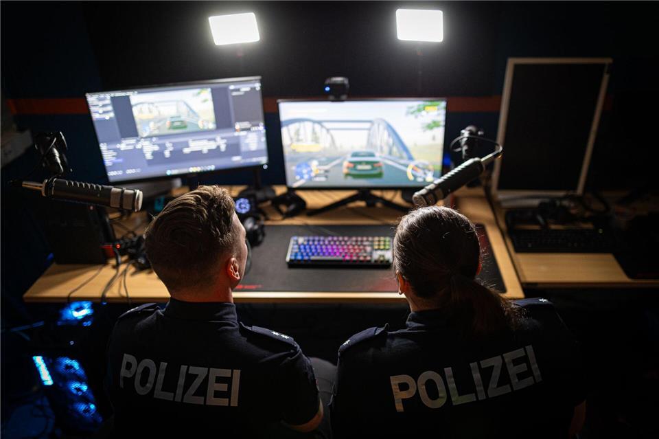 Die Polizei Hannover streamt auf Twitch - jetzt kommt das Landeskriminalamt Niedersachsen dazu. (Archivbild)Moritz Frankenberg/dpa
