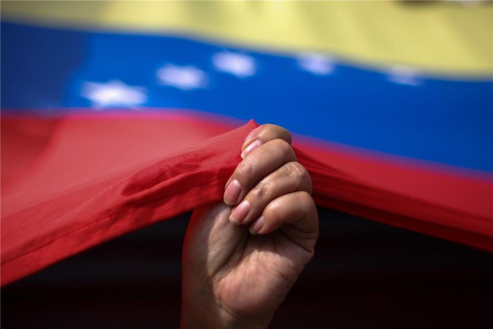 Die Polizei äußert sich zu dem Verlauf der Versammlungen. (Symbolbild)Boris Vergara/dpa