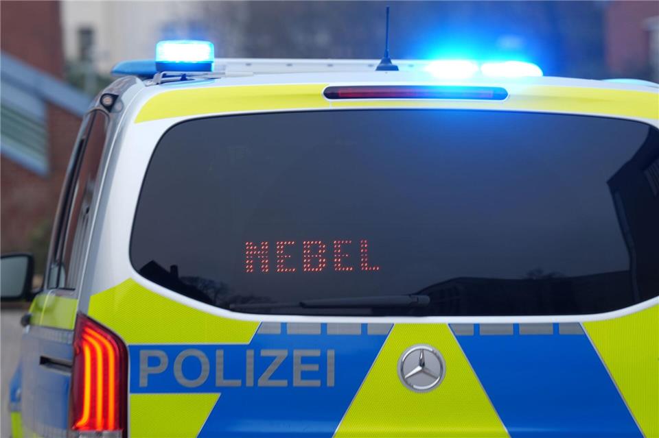 Die Polizei appelliert immer wieder an Autofahrer, bei schlechter Sicht langsamer zu fahren. (Symbolbild)Marcus Brandt/dpa