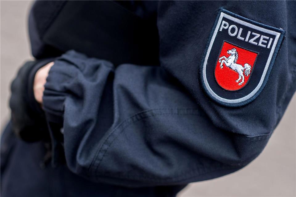 Die Polizei bedauert den Vorfall. (Symbolbild)Hauke-Christian Dittrich/dpa