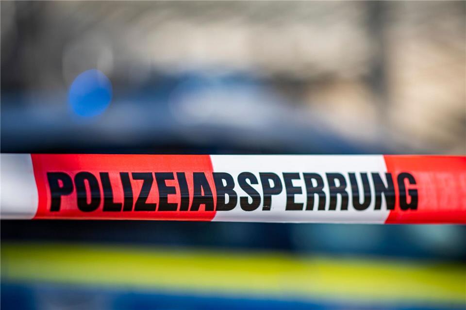 Die Polizei beendete am späten Dienstagabend die Spurensicherung am Tatort. (Symbolbild)David Inderlied/dpa