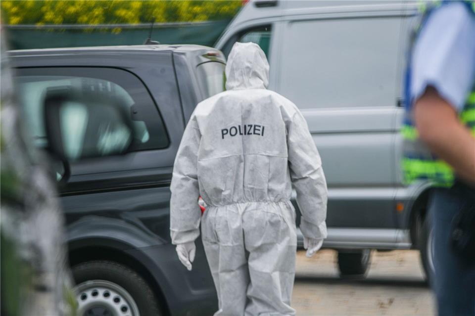 Die Polizei befindet sich nach dem Leichenfund im Großeinsatz.Jason Tschepljakow/dpa