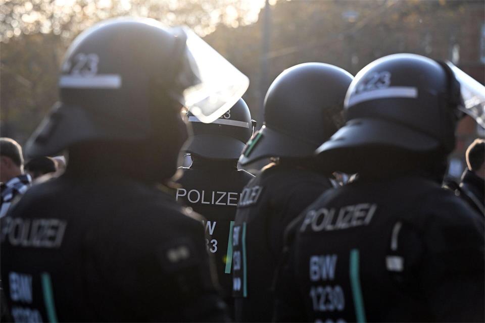 Die Polizei bereitet sich auf die Proteste vor. (Archivbild)Uli Deck/dpa
