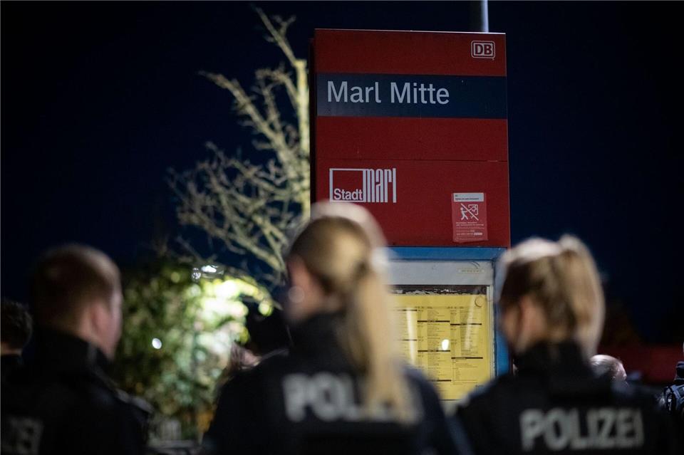 Die Polizei berichtet auch in Marl von einer ruhigen Halloween-Nacht.Fabian Strauch/dpa