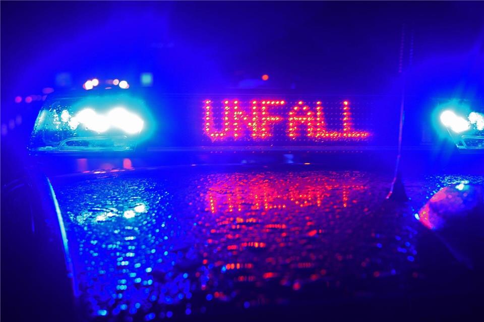 Die Polizei berichtet von witterungsbedingten Einsätzen in der Nacht. (Symbolbild)Stefan Puchner/dpa