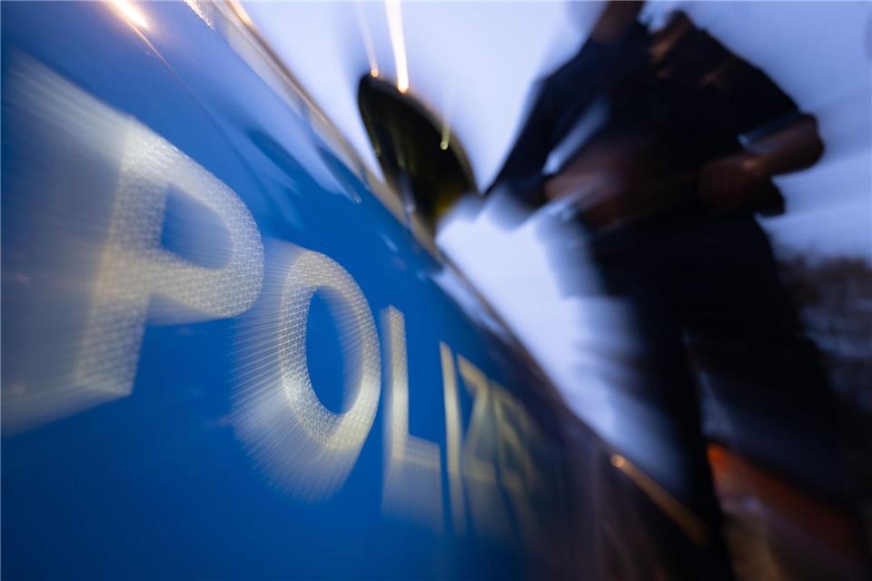 Die Polizei bittet um Hinweise. (Symbolbild)Marijan Murat/dpa