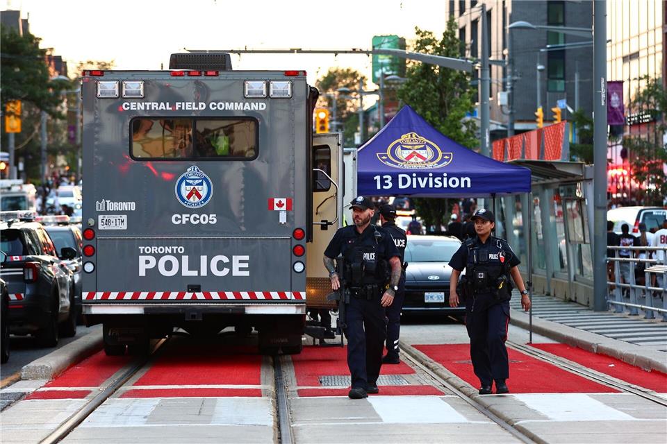 Die Polizei bleibt zunächst vor Ort. Keito Newman/The Canadian Press/AP/dpa