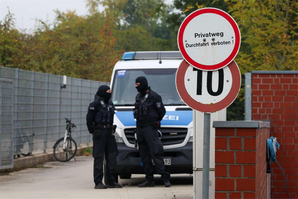 Die Polizei durchsuchte auch das Wohnhaus von Hanning in Nordrhein-Westfalen.Christoph Reichwein/dpa