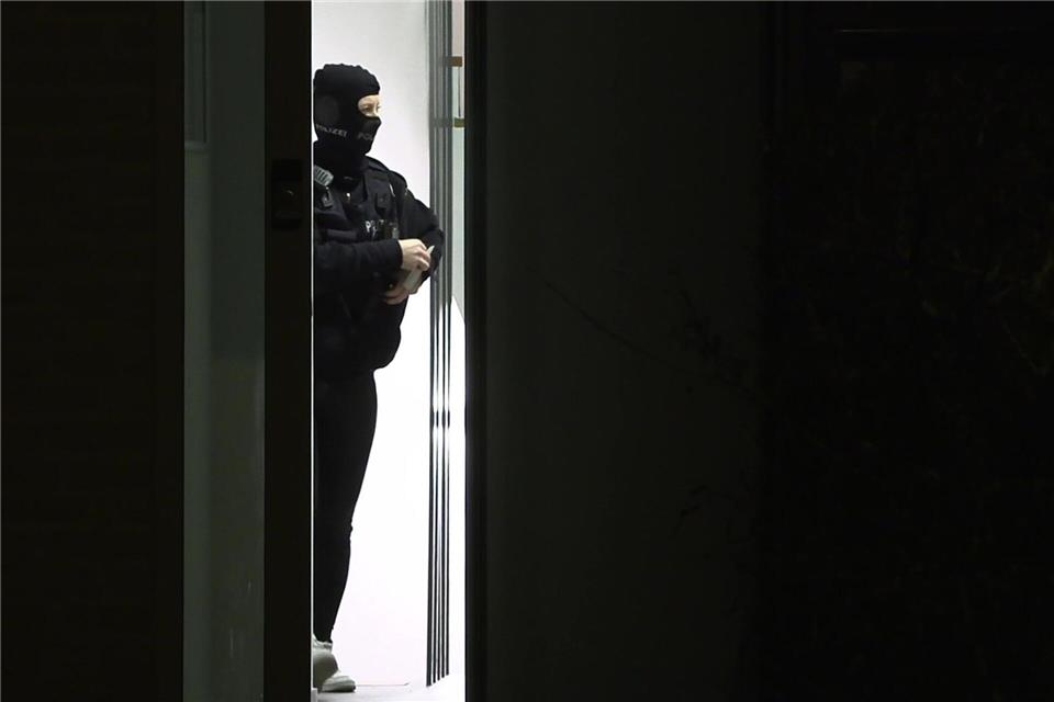 Die Polizei durchsuchte mehrere Wohnungen, unter anderem in Bonn.dpa