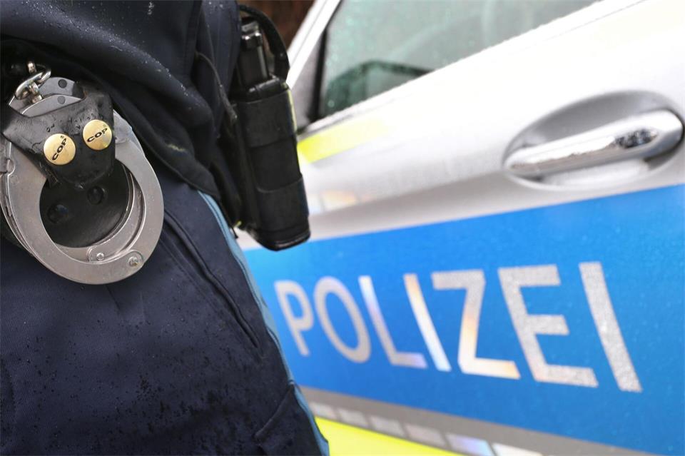 Die Polizei ermittelt. (Symbolbild)Karl-Josef Hildenbrand/dpa