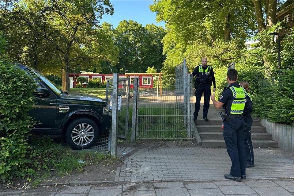 Die Polizei ermittelt aktuell noch den Unfallhergang.Katharina Heinemann/dpa