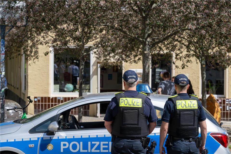 Die Polizei ermittelt nach Drohungen gegen die „Bajszel“-Betreiber. (Archivbild)Soeren Stache/dpa