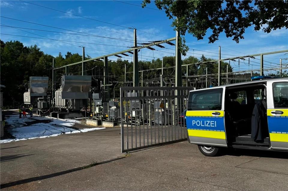 Die Polizei ermittelt nach dem Brand in einem Umspannwerk.Christoph Schmidt/dpa