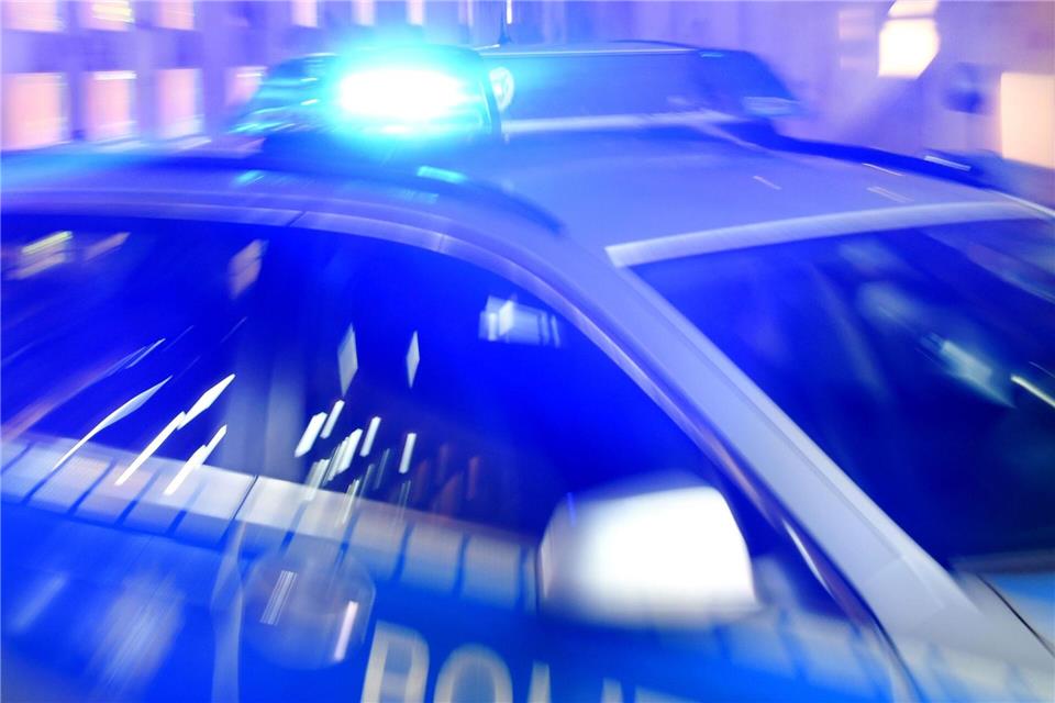 Die Polizei ermittelt nach dem Einbruch und sucht nach den Tätern. (Symbolbild)Carsten Rehder/dpa
