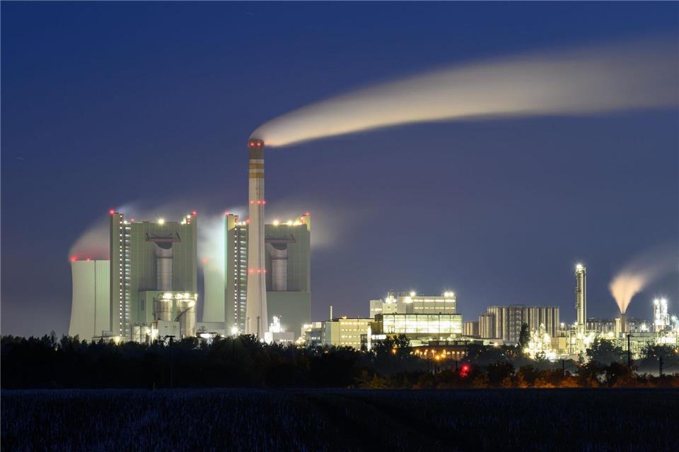 Die Polizei ermittelt nach einem Brand im Kraftwerk Schkopau. (Archivbild)Hendrik Schmidt/dpa