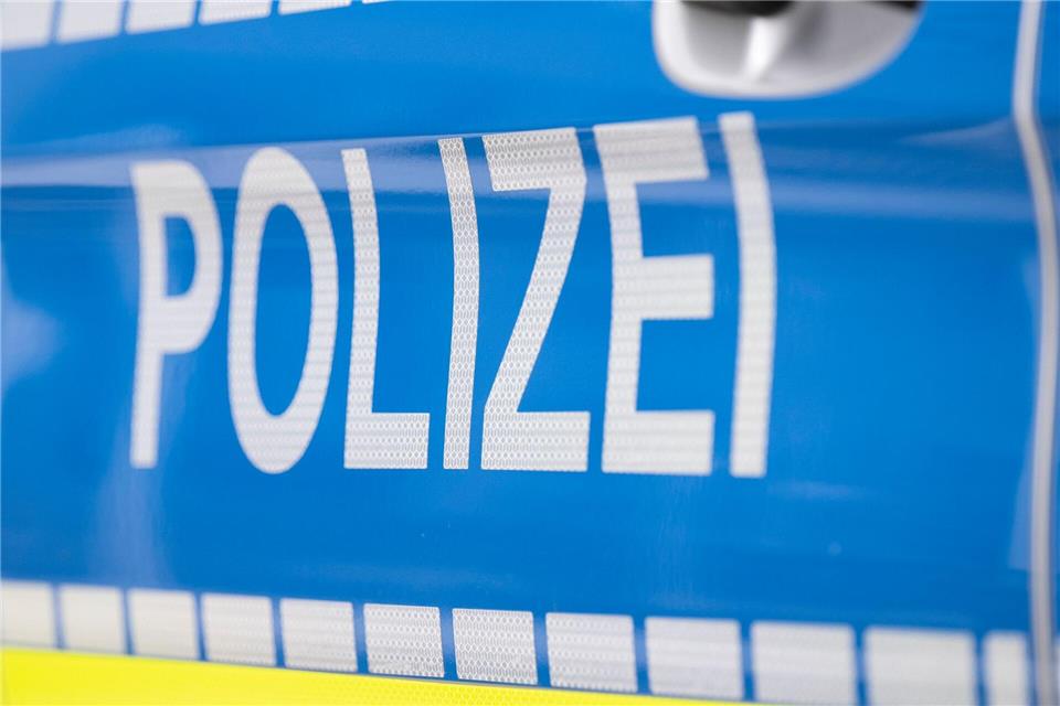 Die Polizei ermittelt nach einem tödlichen Verkehrsunfall auf der Bundesstraße 34. (Symbolbild)Boris Roessler/dpa