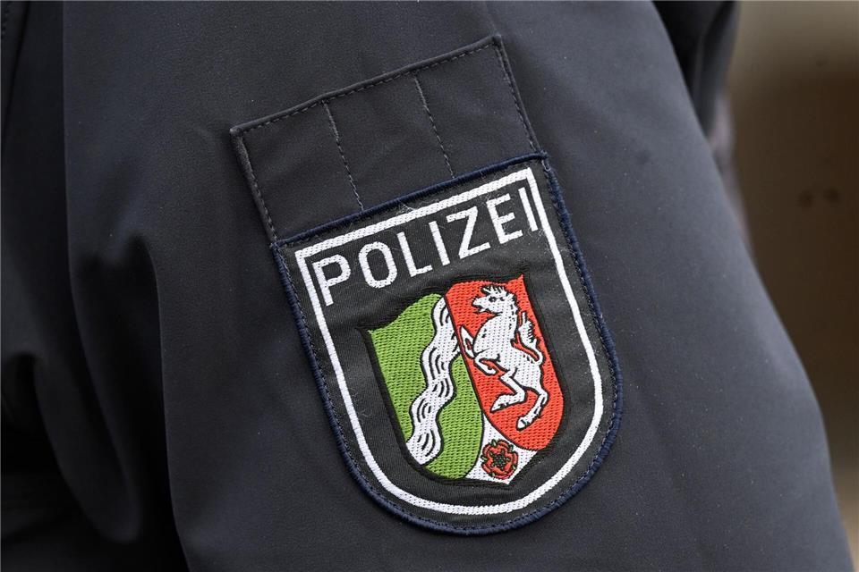 Polizei sucht Besitzer einer blauen Mini-Trompete Die Polizei ermittelt nach einem ungewöhnlichen Fund. (Symbolfoto)Roberto Pfeil/dpa