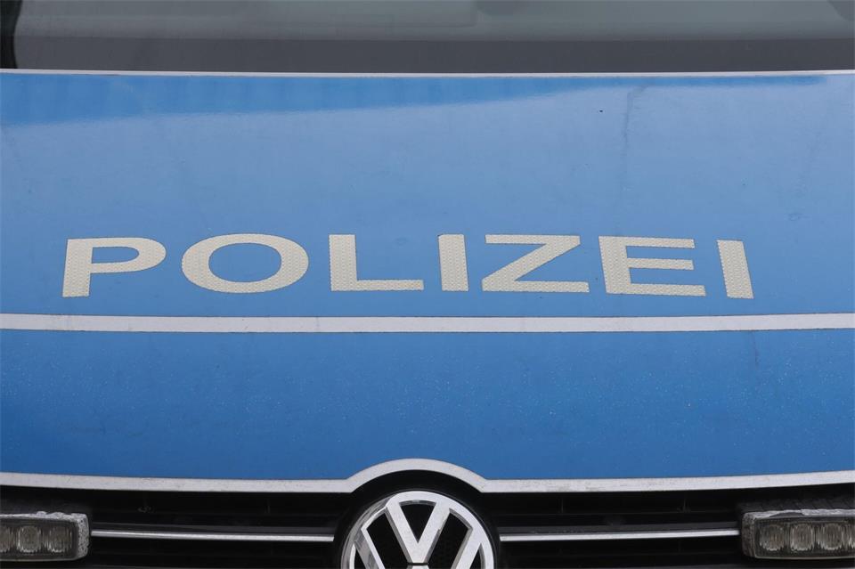Die Polizei ermittelt wegen Diebstahls. (Symbolbild)Bodo Schackow/dpa