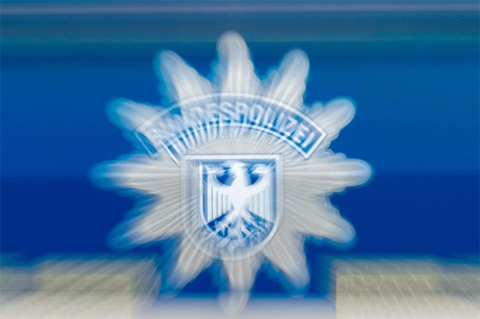 Die Polizei ermittelt wegen Sachbeschädigung. (Symbolbild)Matthias Rietschel/dpa-Zentralbild/dpa
