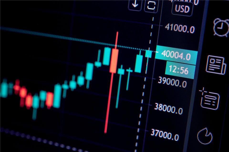 Die Polizei ermittelt wegen des Betrugs. (Symbolbild)Marius Becker/dpa/dpa-tmn