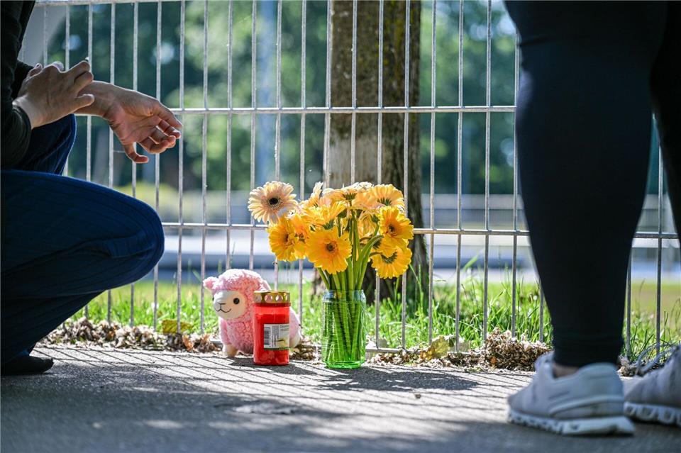 Die Polizei ermittelt wegen des toten Kindes. Jason Tschepljakow/dpa