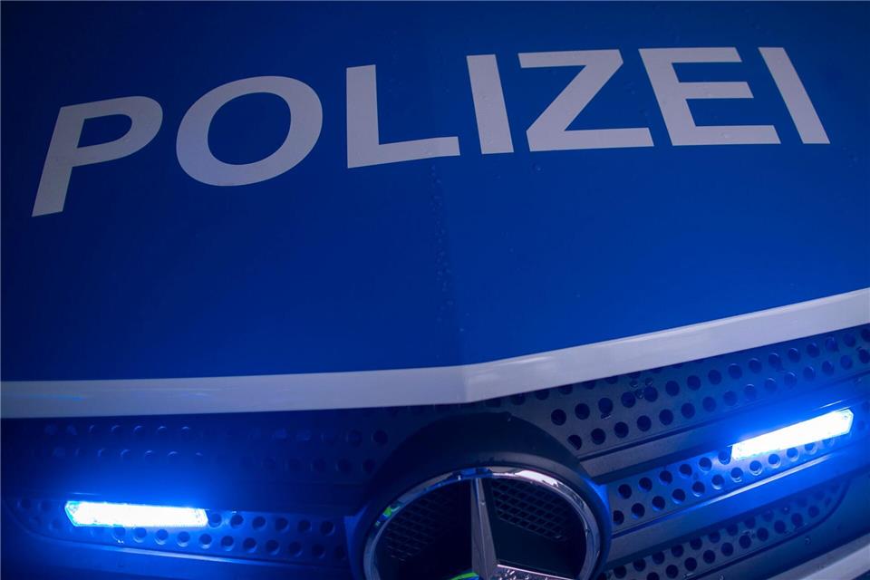 Die Polizei ermittelt wegen eines beschädigten Stacheldrahts auf einem Bundeswehrgelände in der Oberpfalz. (Symbolbild)Jens B�ttner/dpa-Zentralbild/dpa