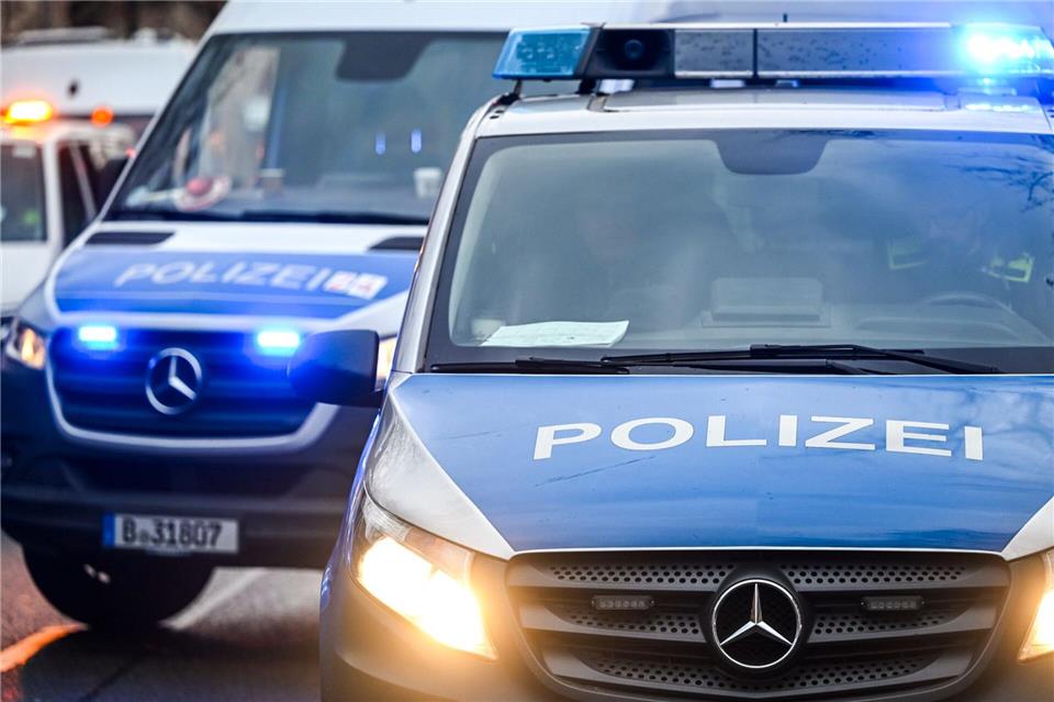 Die Polizei ermittelt wegen gefährlicher Körperverletzung. (Symbolbild)Jens Kalaene/dpa
