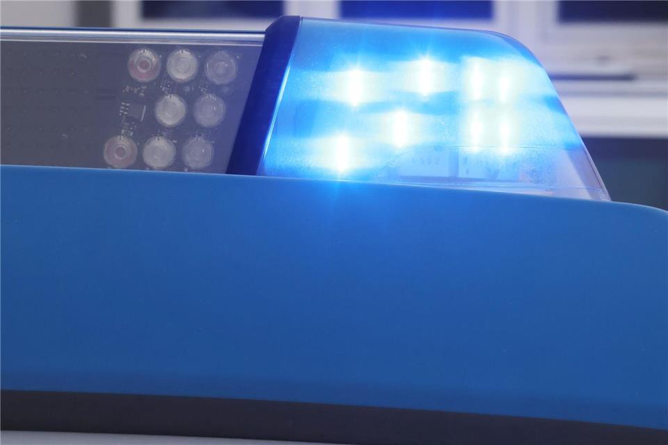 Die Polizei ermittelt, woher die Granate kam. (Symbolbild)Bodo Schackow/dpa