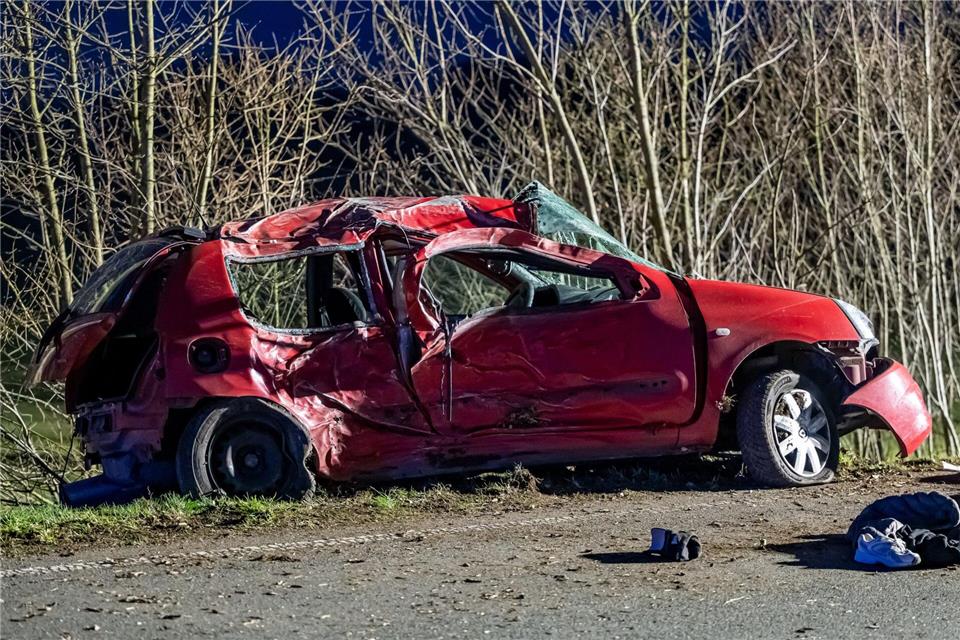 Die Polizei ermittelt zu den Hintergründen des Unfalls.Markus Klümper/dpa