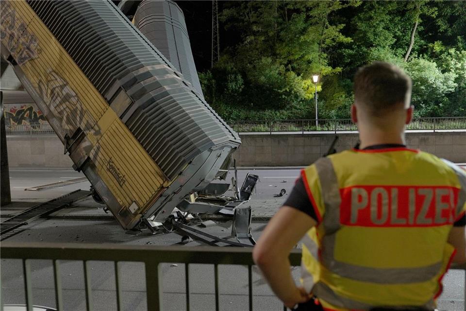 Die Polizei ermittelt zur Ursache.  Ehsan Monajati/dpa