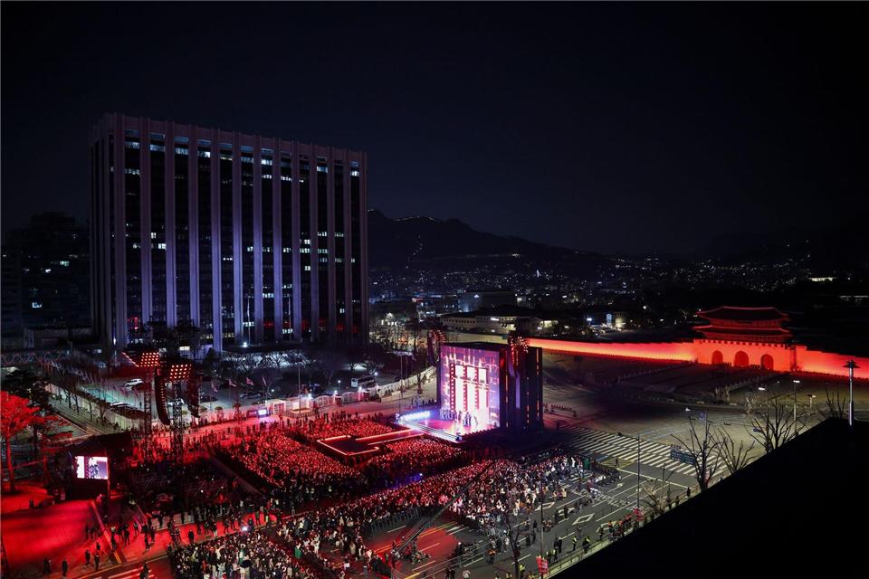 Die Polizei erwartete im Vorfeld rund 260.000 Menschen rund um den Konzert-Platz. Kim Hong-Ji/Pool Reuters/AP/dpa