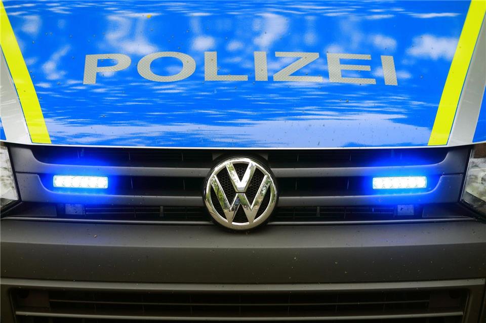 Die Polizei fahndet nach dem mutmaßlichen Schützen. (Symbolbild)Jens Wolf/dpa-Zentralbild/dpa