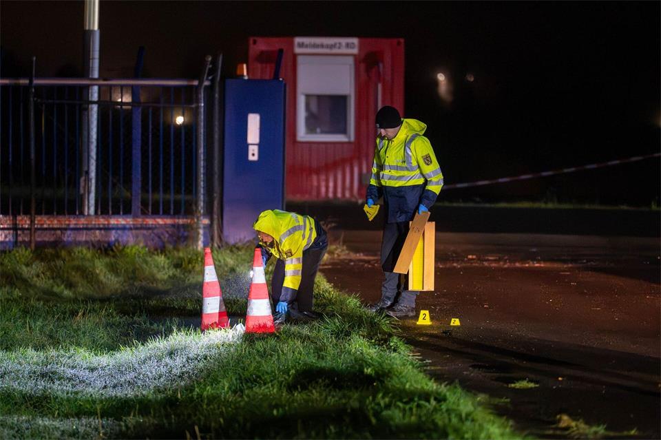 Die Polizei fand zunächst keine unberechtigten Personen auf dem Gelände. EHL Media/Erik-Holm Langhof/EHL Media/dpa