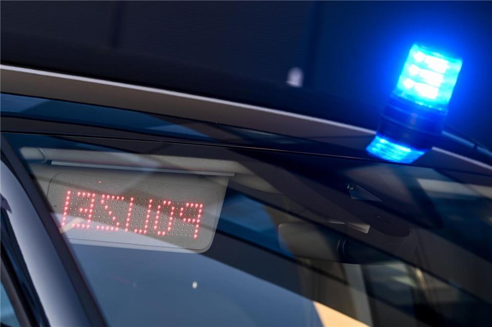 Die Polizei findet in einem Wohnhaus in Oberfranken eine tote 75-Jährige und nimmt daraufhin den Ehemann fest. (Symbolbild)Hendrik Schmidt/dpa-Zentralbild/ZB