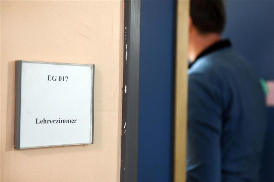 Die Polizei führt Opfer nur dann als Lehrkräfte in ihrer Statistik auf, wenn ein sachlicher Zusammenhang zwischen der Straftat und der beruflichen Tätigkeit besteht. (Symbolbild)Maurizio Gambarini/dpa