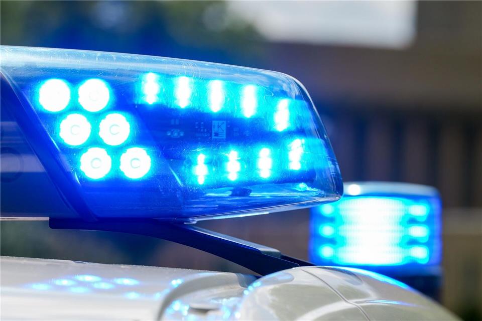 Die Polizei geht bei dem Sturz des 45-Jährigen von einem Unfall aus. (Symbolbild)Soeren Stache/dpa