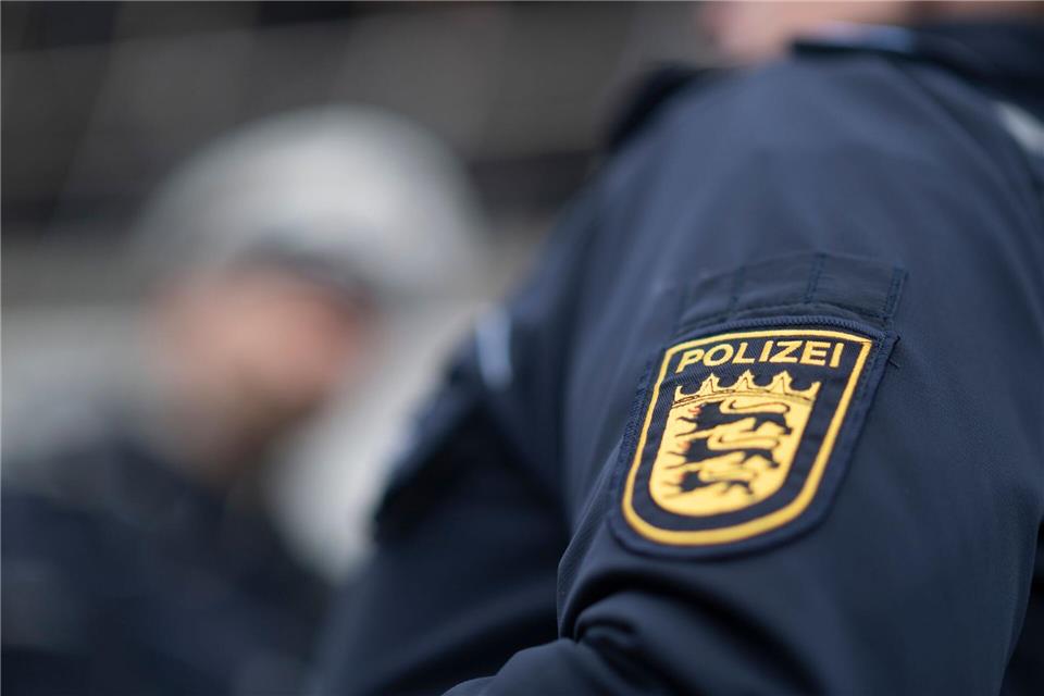 Die Polizei geht davon aus, dass ein Mann, dessen Leiche nahe dem Karlsruher Hauptbahnhof gefunden wurde, getötet wurde. (Symbolbild)Marijan Murat/dpa