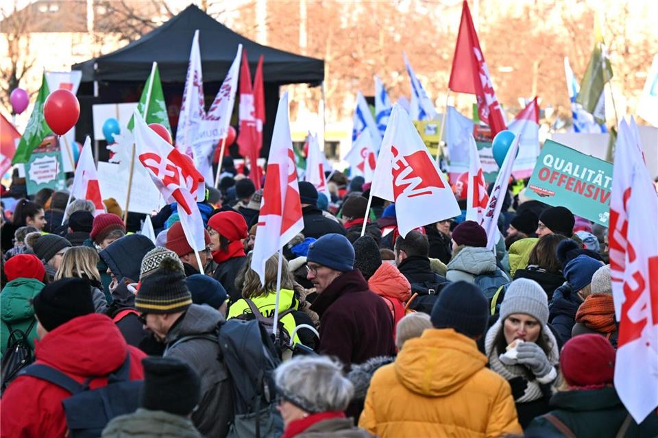 Die Polizei geht von 1.000 Teilnehmenden aus. Jennifer Brückner/dpa