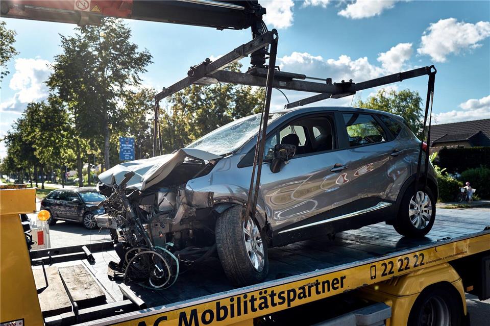Autofahrer erfasst Radler am Mauerweg – ein Toter Die Polizei geht von einem Unfallgeschehen aus, nicht von einer Amokfahrt.Michael Ukas/dpa