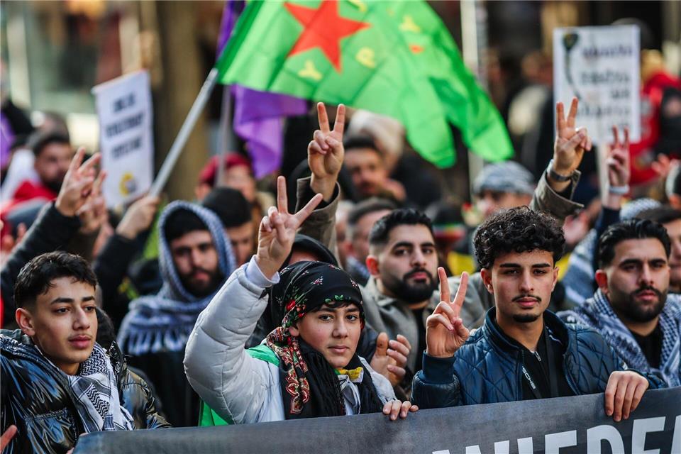 Die Polizei geht von rund 2.000 Teilnehmern aus.Christoph Schmidt/dpa