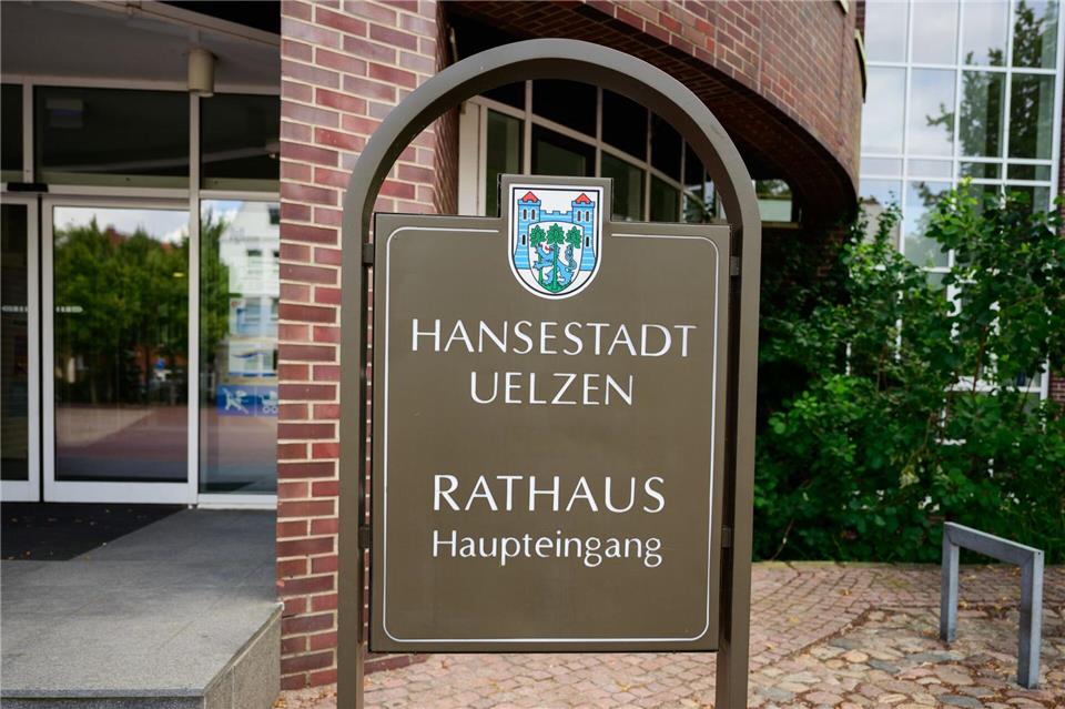 Die Polizei hat Ermittlungen gegen vier Mitarbeiter des Abwasserzweckverbandes Uelzen aufgenommen. (Symbolbild)Philipp Schulze/dpa